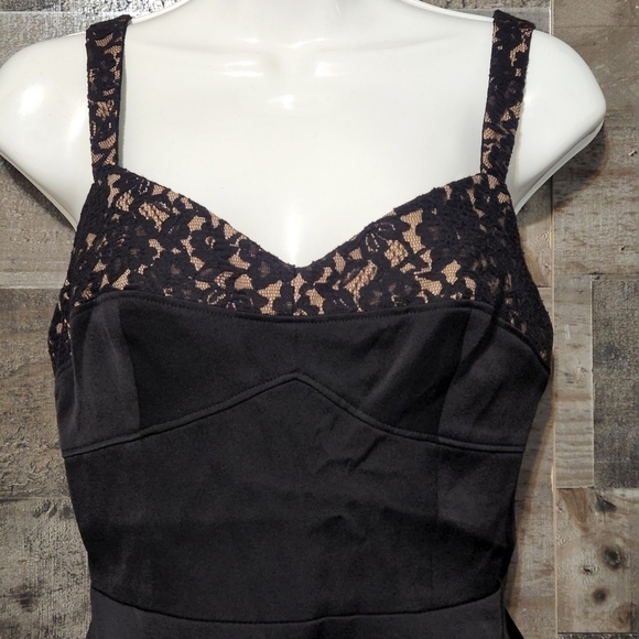 New BCBGMAXAZRIA Corset Crepe Tank Top - Picture 4 of 9